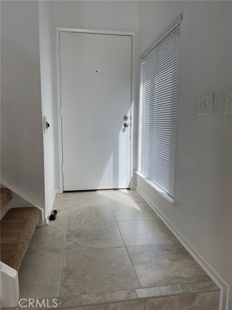Building Photo - 5050 Canyon Crest Dr