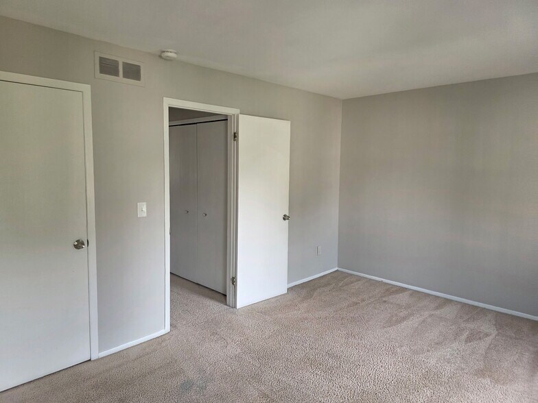 Building Photo - 3274 Alpine Dr