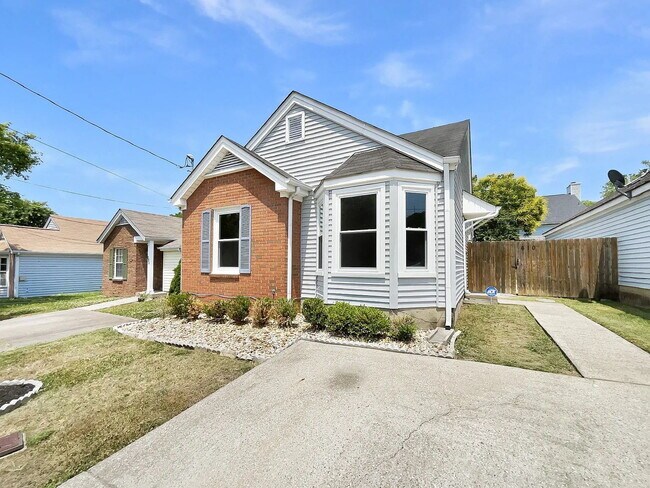 Building Photo - 3 bedroom 2 bathroom East Nashville!