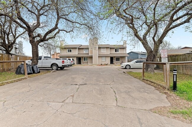 Primary Photo - 8412 Garcreek Cir