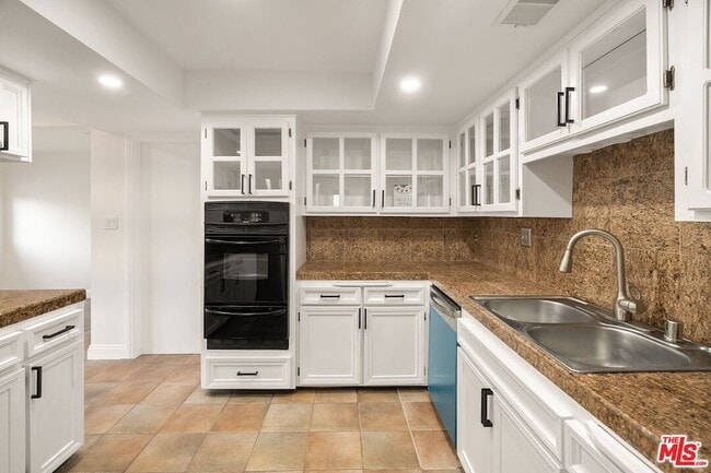 Building Photo - 15005 Killion St