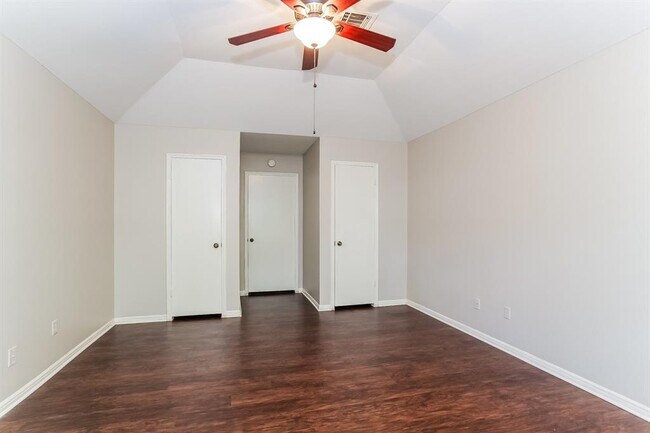 Building Photo - 2402 Pine Terrace Dr