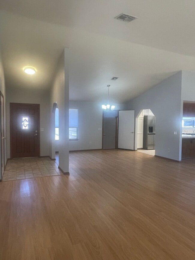 Building Photo - 651 Country Oak Dr
