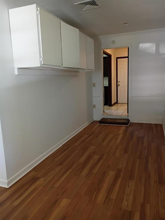 Building Photo - 8713 S Hillcrest Dr
