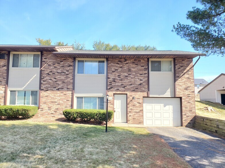 Primary Photo - 2513 Zircon St NE