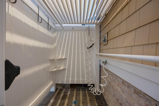 Building Photo - 28 N Colgate Ave