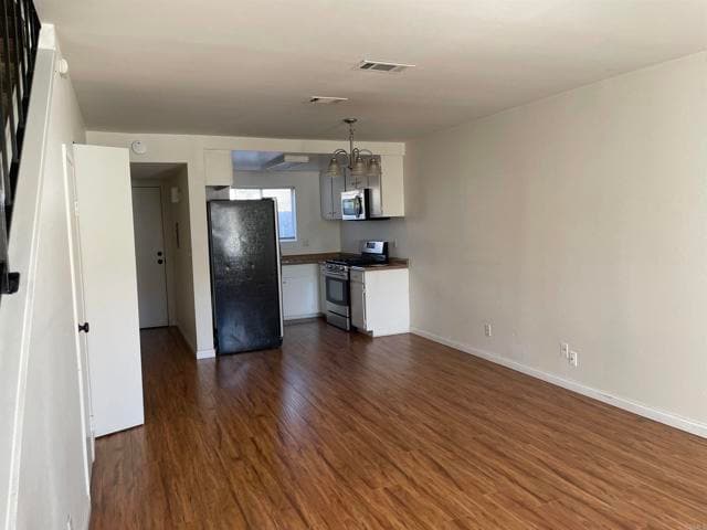 Building Photo - 5130 N River Rd