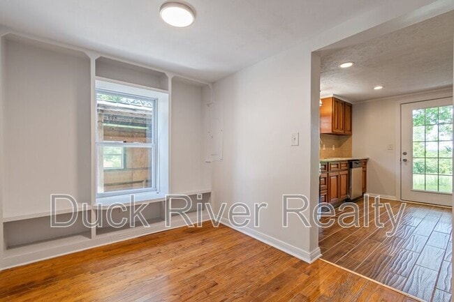 Building Photo - 210 Westover Dr