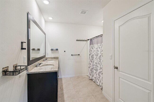 Building Photo - 544 Park Pl Blvd