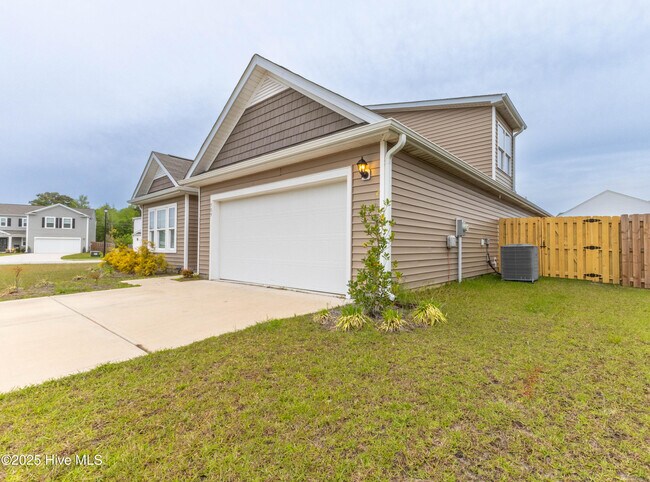 Building Photo - 509 Birdsong Dr