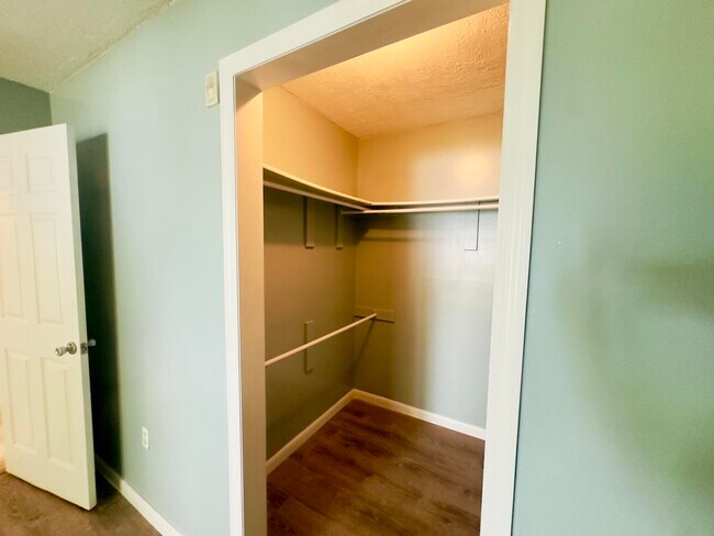 Building Photo - 225 S Tropical Trail