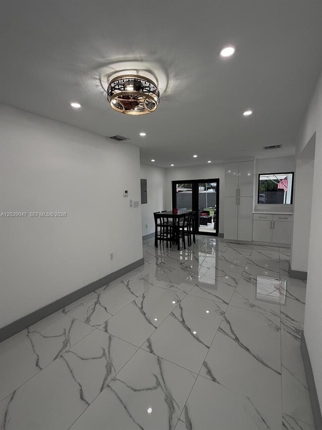 Building Photo - 5350 NW 174th Dr