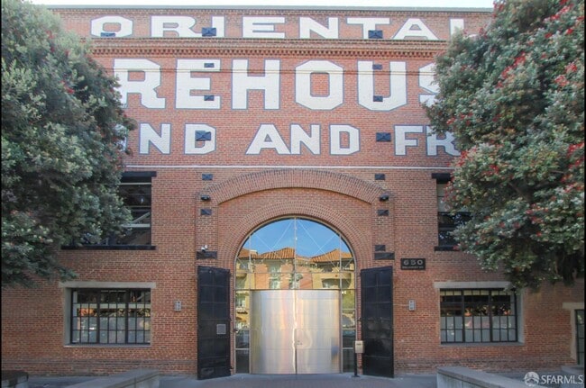 Building Photo - 650 Delancey St