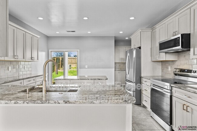 Building Photo - 111 High Hope Ln