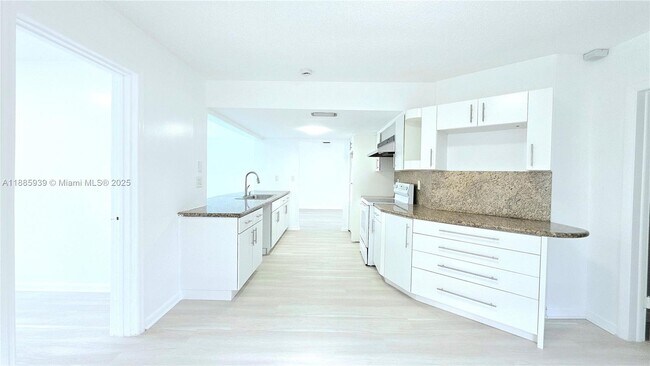 Building Photo - 5300 SW 7th Ct