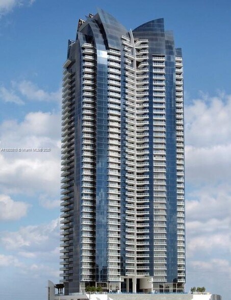 Building Photo - 17121 Collins Ave