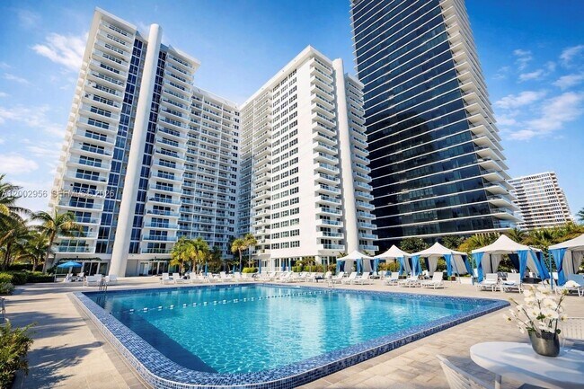 Building Photo - 2030 S Ocean Dr