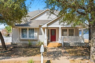 Building Photo - Beautiful Corner Lot, 4 Bedroom Home in Pl...