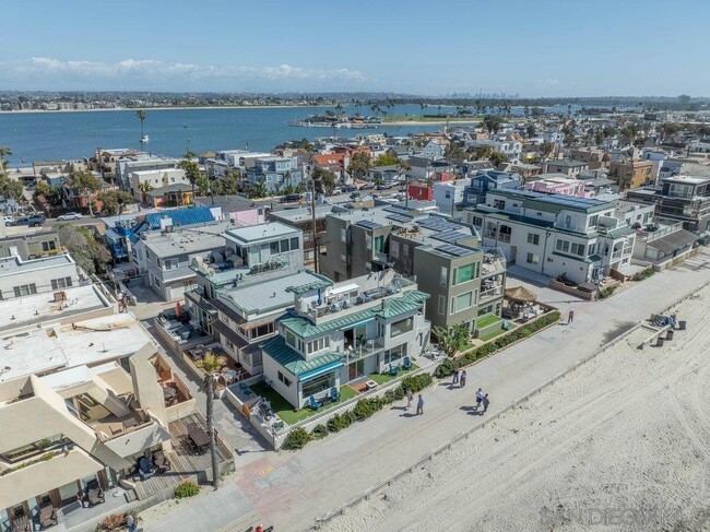 Building Photo - 3911 Ocean Front Walk