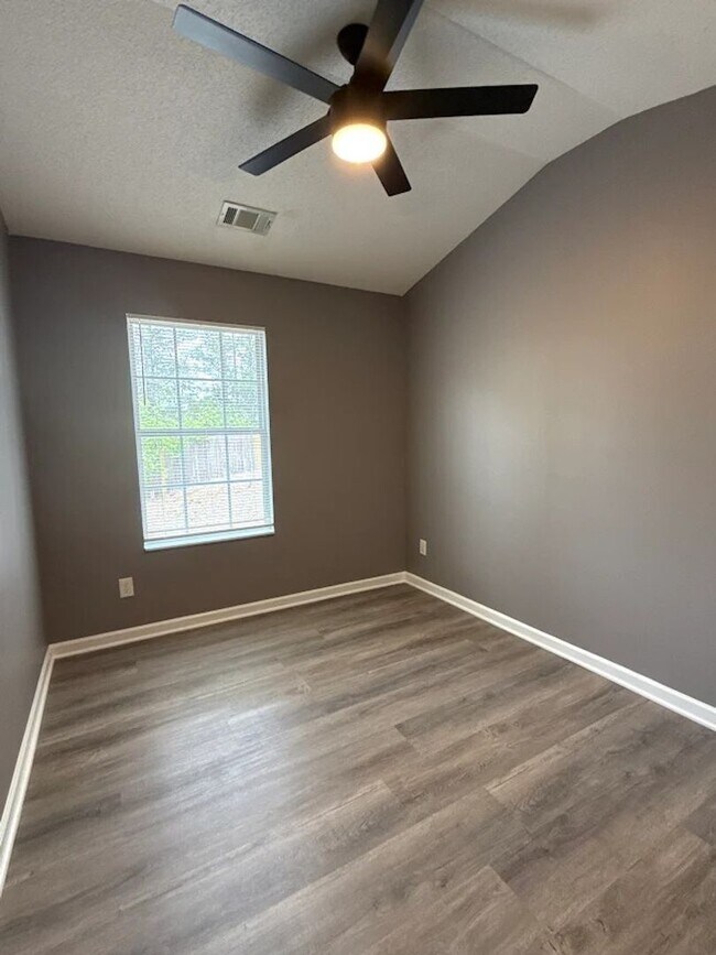 Building Photo - 2614 Parkway Trail