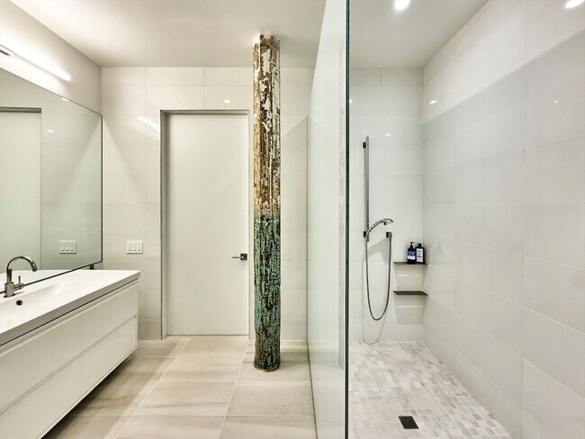 Building Photo - 520 State Rd