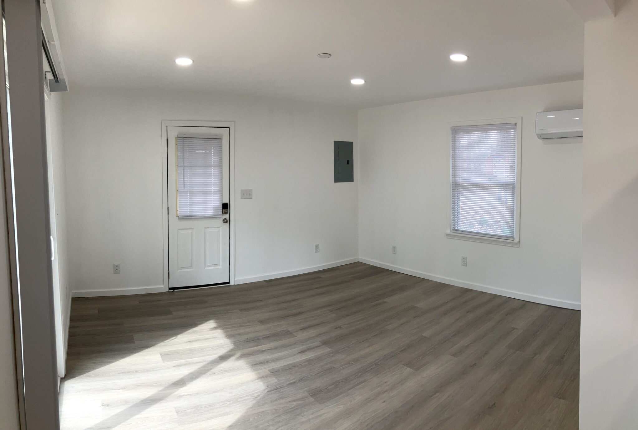 Front door and living space - 495 Annie Lee Rd