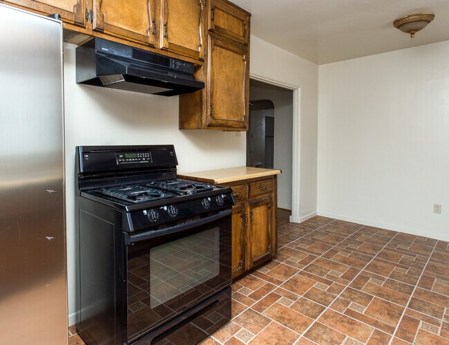 Building Photo - OLD TOWN NORTH VALLEY 2/BD 2/BA 1/CG