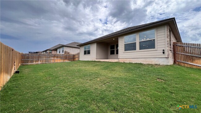 Building Photo - 2426 Elba Dr