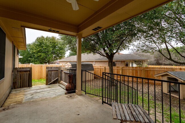 Building Photo - Cozy 3/BR 2/BA One-Level Home with Covered...