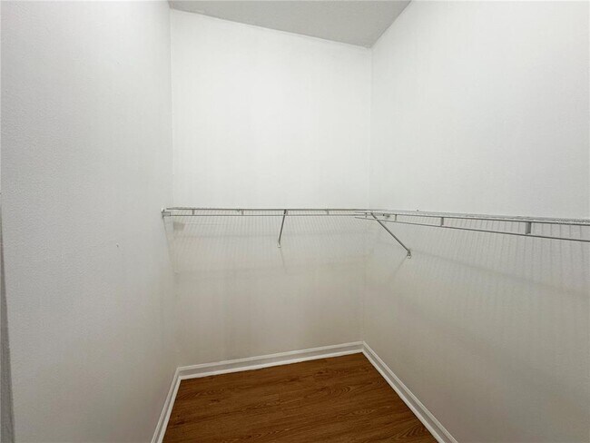 Building Photo - 12843 Madison Pointe Cir