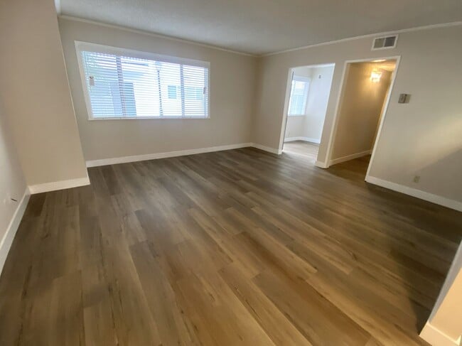 Building Photo - 2 Bedroom Hermosa Beach Condo - Close to E...