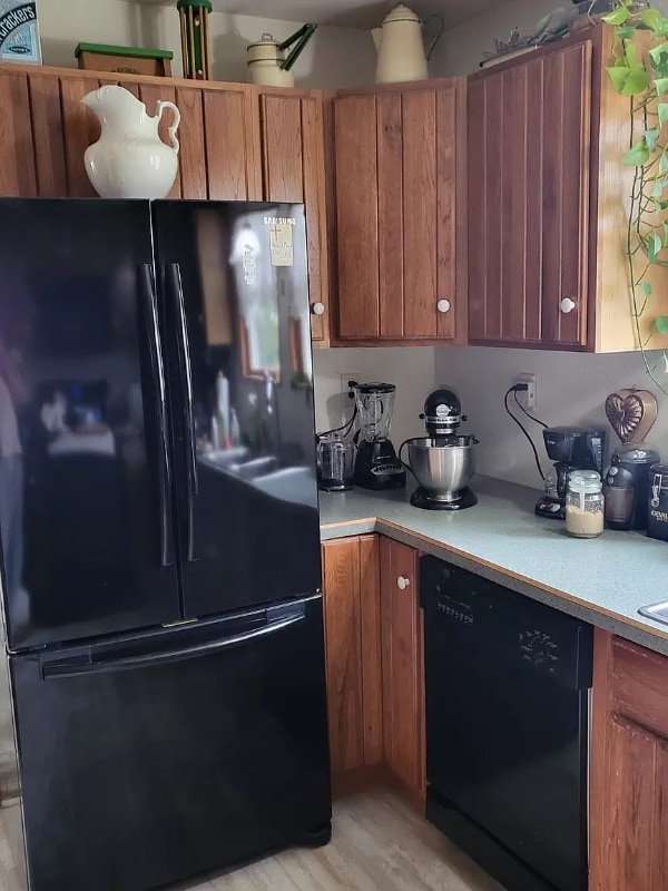 Building Photo - 200 N Sycamore Ave