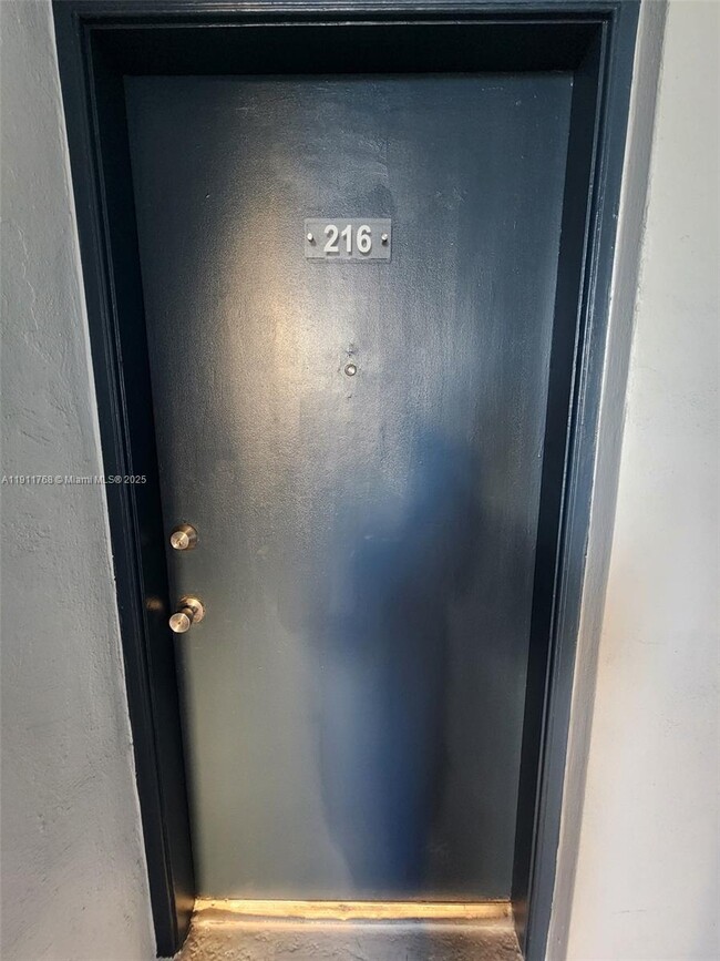 Building Photo - 2101 Normandy Dr