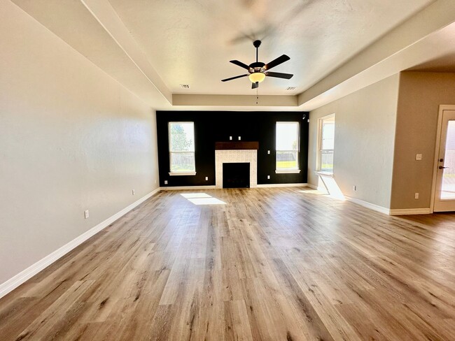 Building Photo - Spacious 4-Bedroom Home with Pool in Yukon