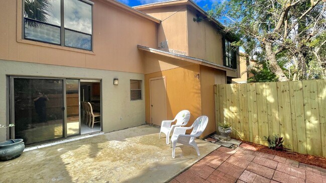 Building Photo - 501 Sandtree Dr