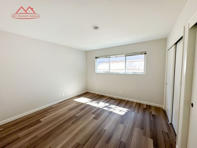 Building Photo - 411 College Ave