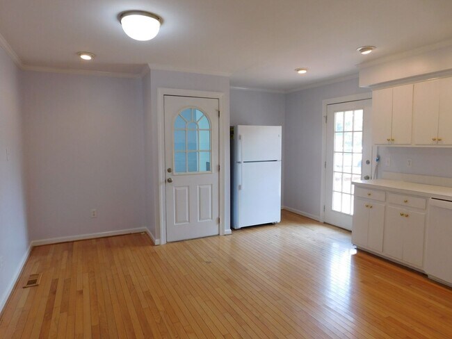 Building Photo - 3701 Lavenham Rd