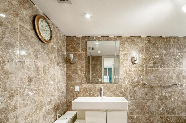 Building Photo - 1750 NE 191st St