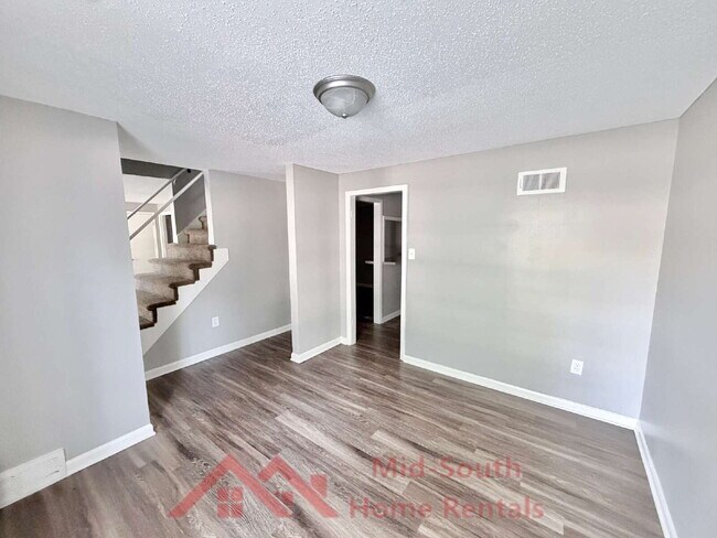 Building Photo - 1733 Gowan Dr