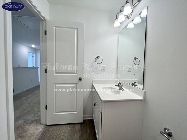 Building Photo - 5770 Thornton Dr
