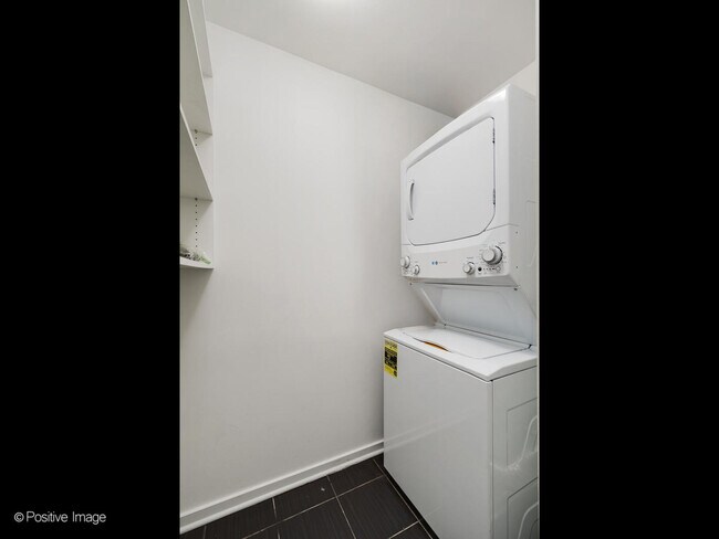 Building Photo - 659 W Randolph St