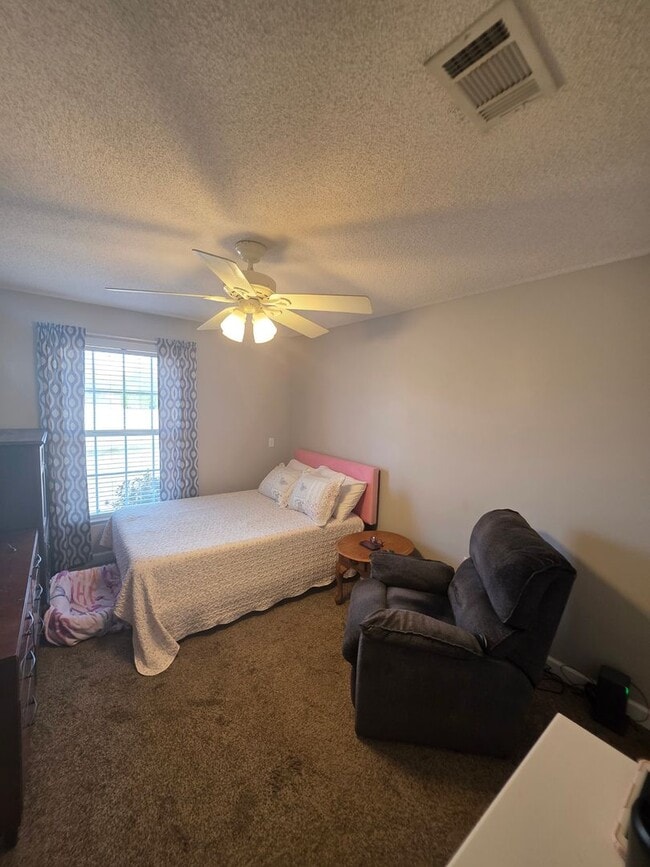 Building Photo - Available May! Non-Furnished Unit!