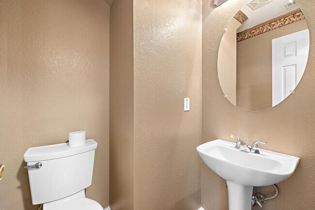 Building Photo - 400 Debora Dr