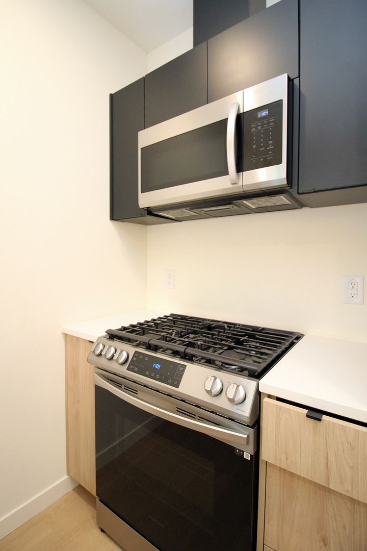 Building Photo - 7530 N Richmond Ave