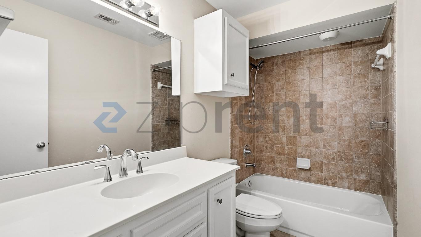 Building Photo - Unit