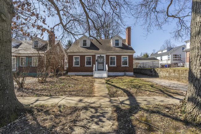 Building Photo - 418 Morrison Ave
