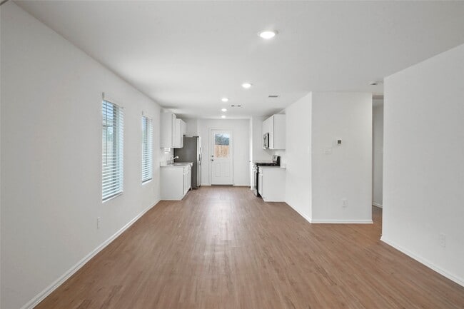 Building Photo - 1440 Las Cuevas Dr