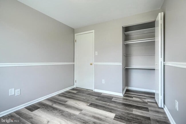 Building Photo - 9 Guinevere Ct