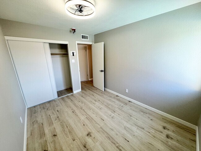 Building Photo - Newly Renovated 3 bedroom 2 bathroom House In Tempe. Private Pool With Pool Service Included