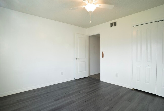 Building Photo - 756 Aquatic Dr